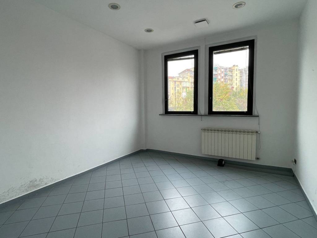 ufficio in vendita a Torino in zona Cenisia