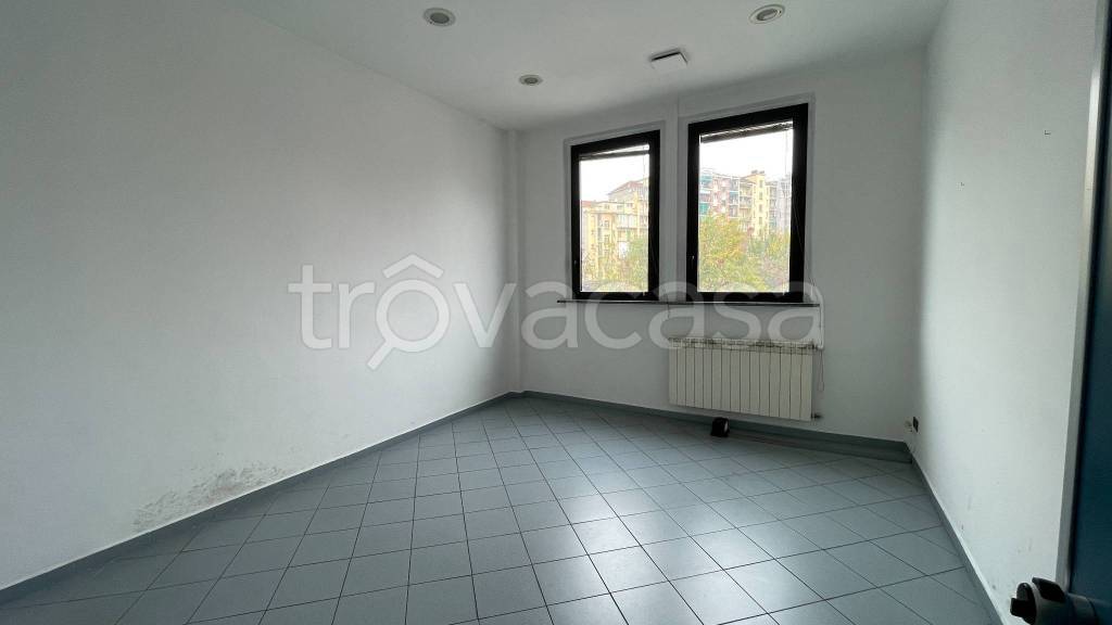 ufficio in vendita a Torino in zona Cenisia