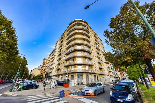 appartamento in vendita a Torino in zona Lingotto