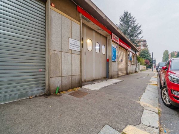 negozio in vendita a Torino in zona Parella