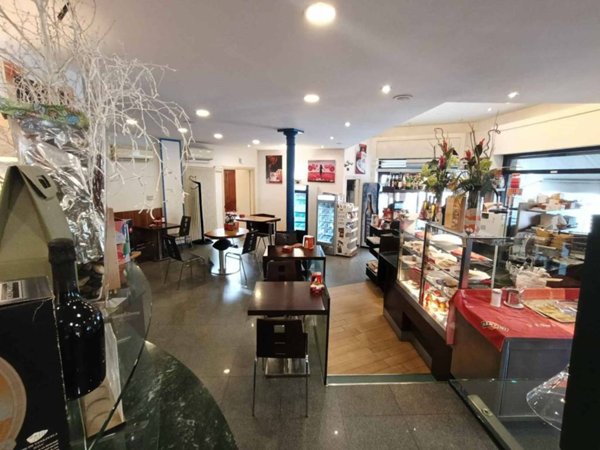 negozio in vendita a Torino in zona Aurora