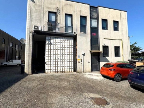 locale commerciale in vendita a Torino in zona Santa Rita