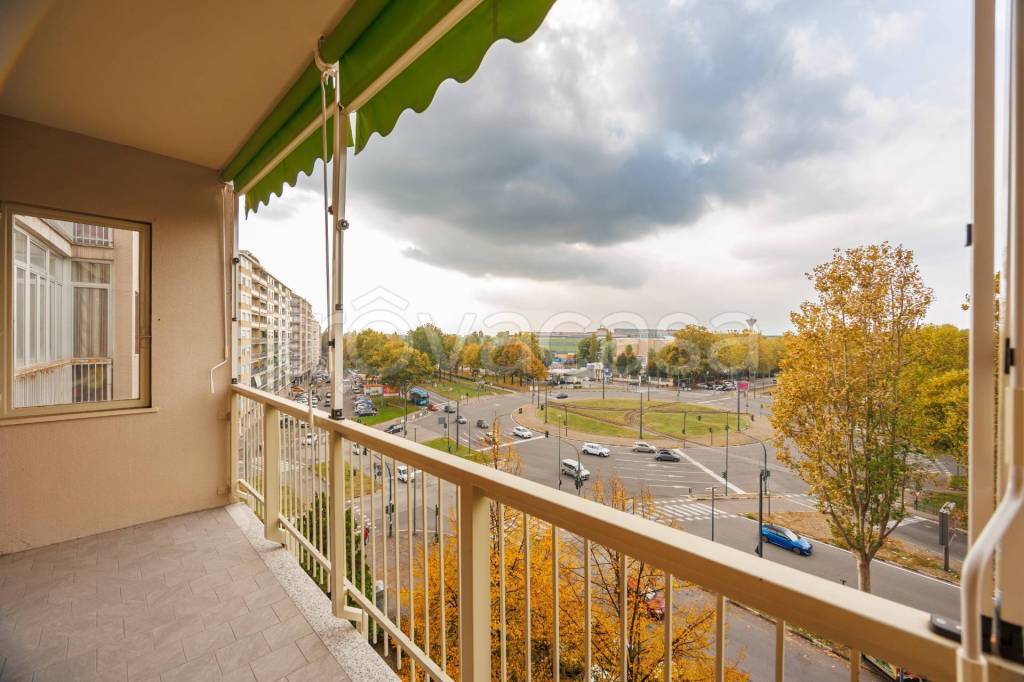 appartamento in vendita a Torino in zona Lingotto