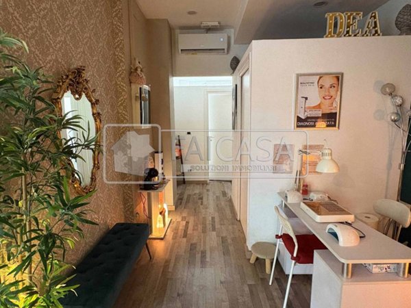 negozio in vendita a Torino in zona Parella