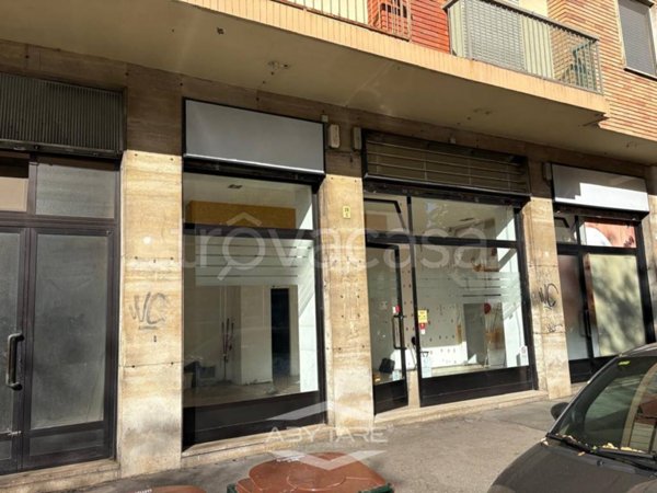 negozio in vendita a Torino in zona Lingotto