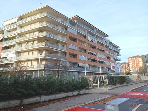 negozio in vendita a Torino in zona Madonna di Campagna