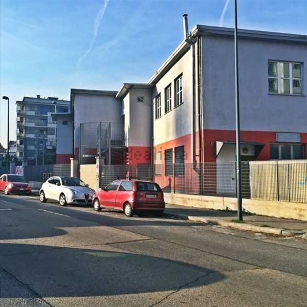 locale commerciale in vendita a Torino in zona Parella