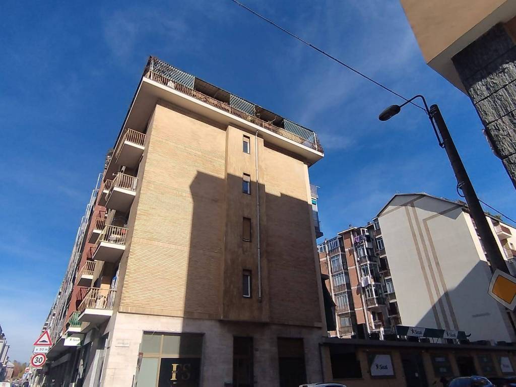 negozio in vendita a Torino in zona Pozzo Strada