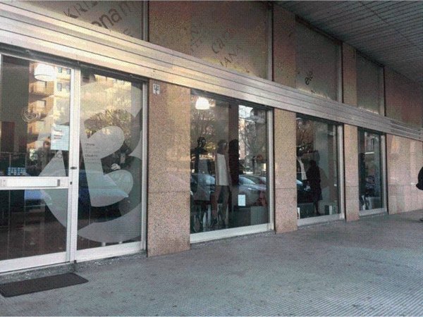negozio in vendita a Torino in zona Mirafiori Sud