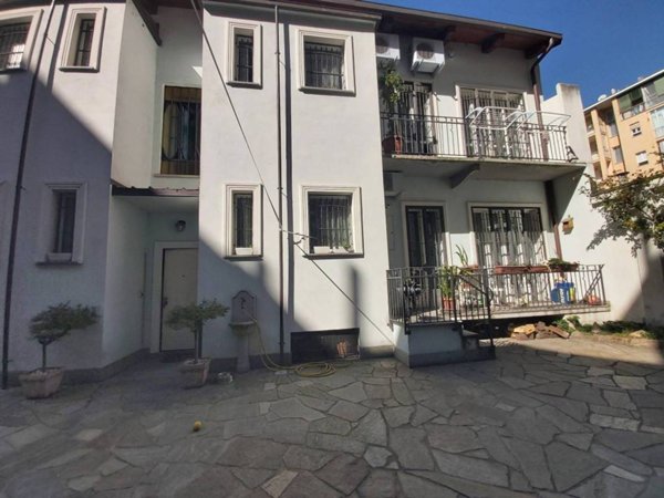 casa indipendente in vendita a Torino in zona Cit Turin