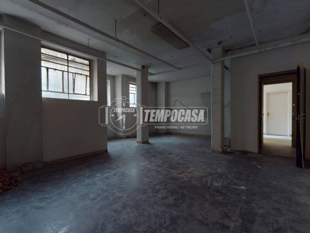 locale commerciale in vendita a Torino in zona Vanchiglia