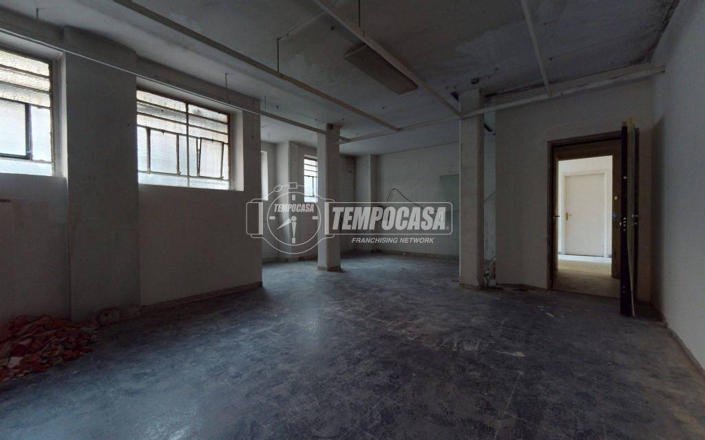 locale commerciale in vendita a Torino in zona Vanchiglia