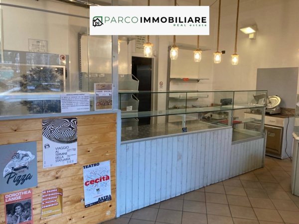 locale commerciale in vendita a Torino in zona Cit Turin