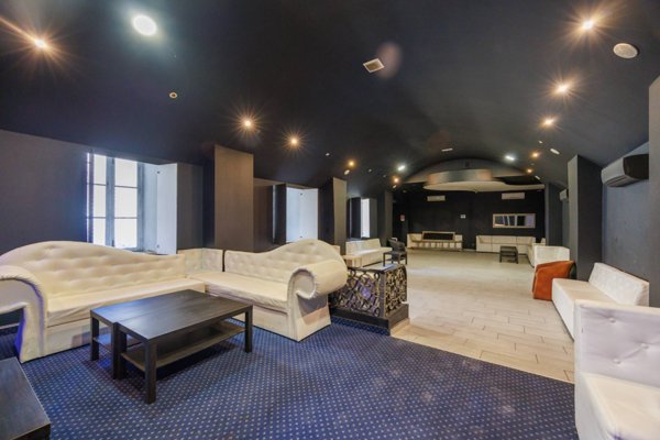 locale commerciale in vendita a Torino in zona San Salvario