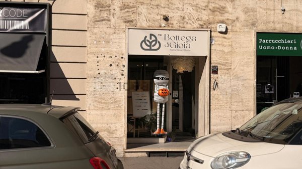 locale commerciale in vendita a Torino in zona Crocetta