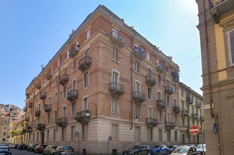 ufficio in vendita a Torino in zona Cit Turin