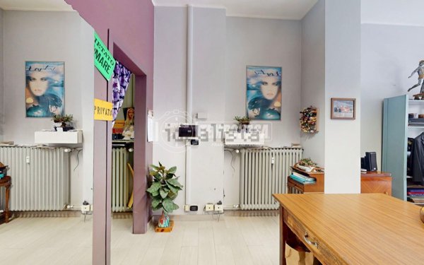 locale commerciale in vendita a Torino in zona San Salvario