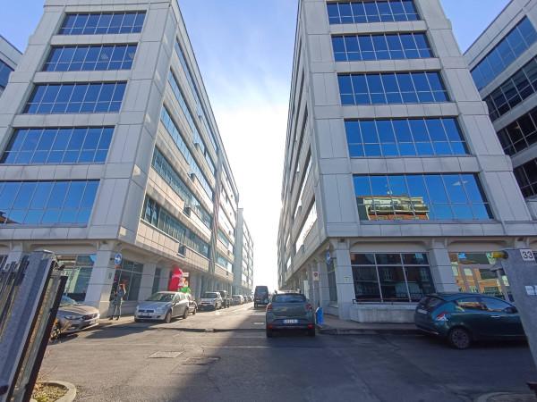 negozio in vendita a Torino in zona Mirafiori Sud