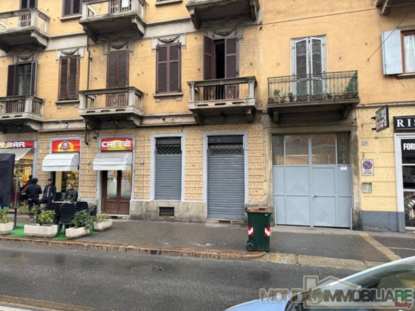 locale commerciale in vendita a Torino in zona Lingotto