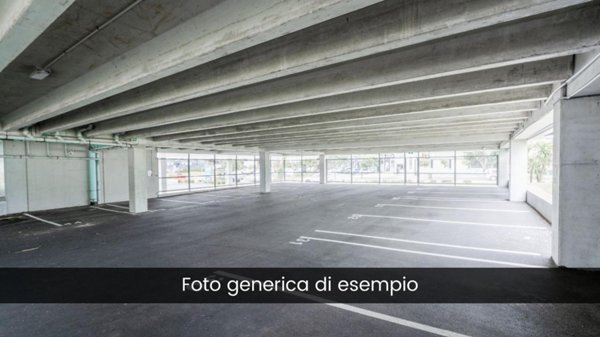 negozio in vendita a Torino in zona Mirafiori Nord