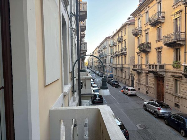 appartamento in vendita a Torino in zona Cit Turin