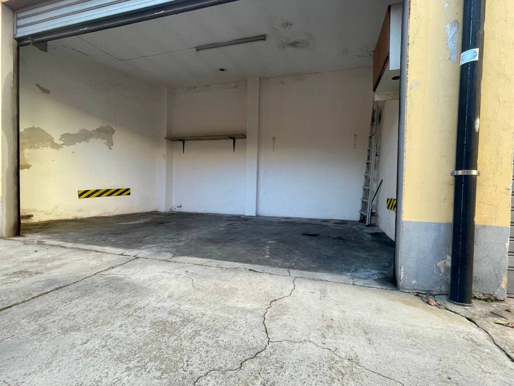 locale di sgombero in vendita a Torino in zona Cenisia