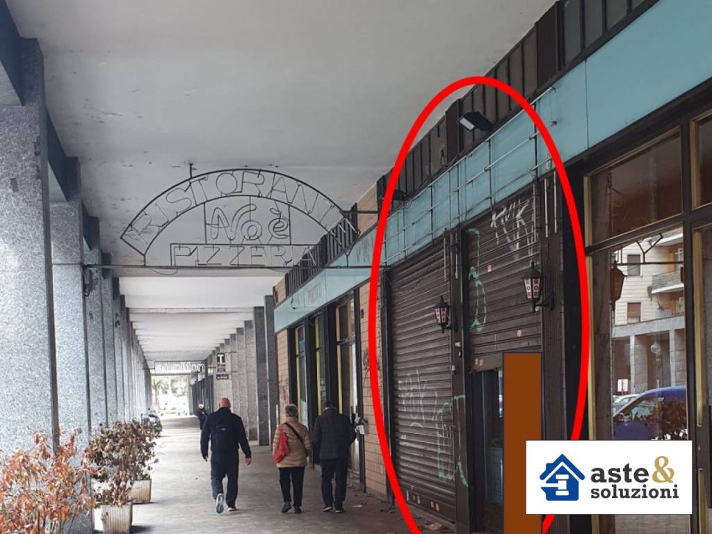 negozio in vendita a Torino in zona Mirafiori Sud