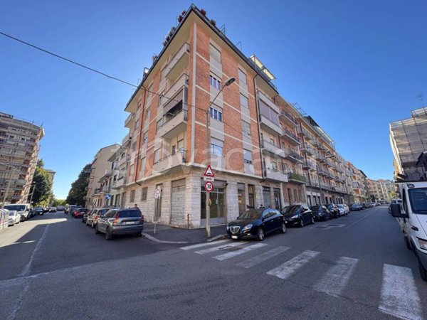negozio in vendita a Torino in zona Madonna di Campagna