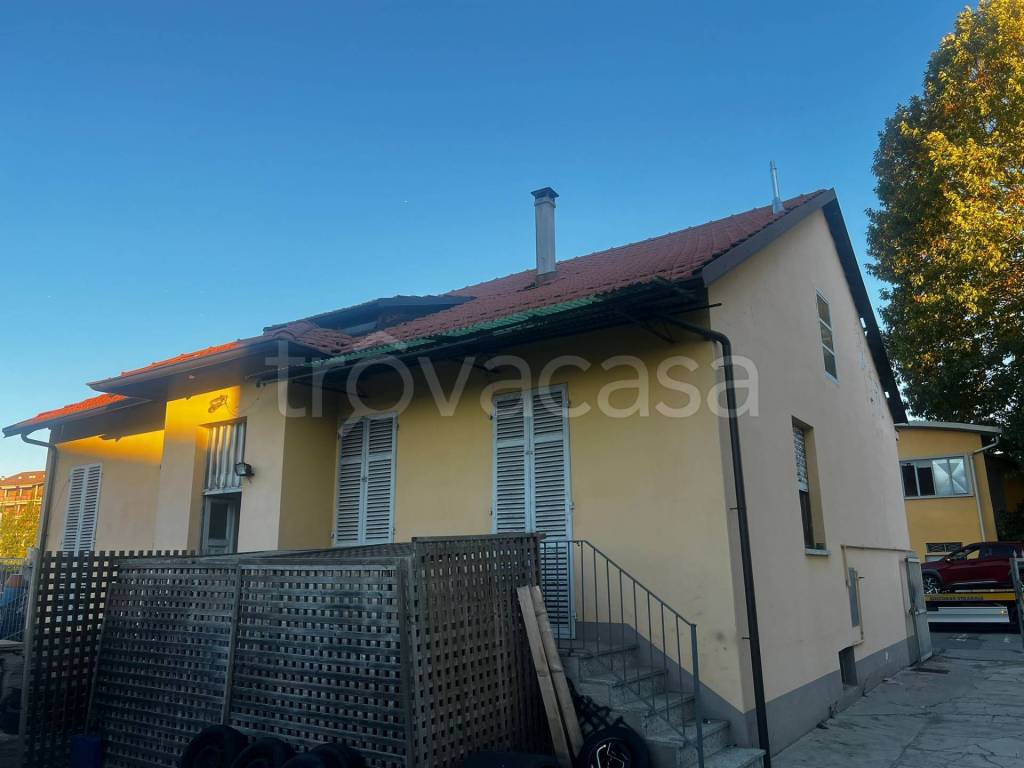 casa indipendente in vendita a Torino in zona Barca