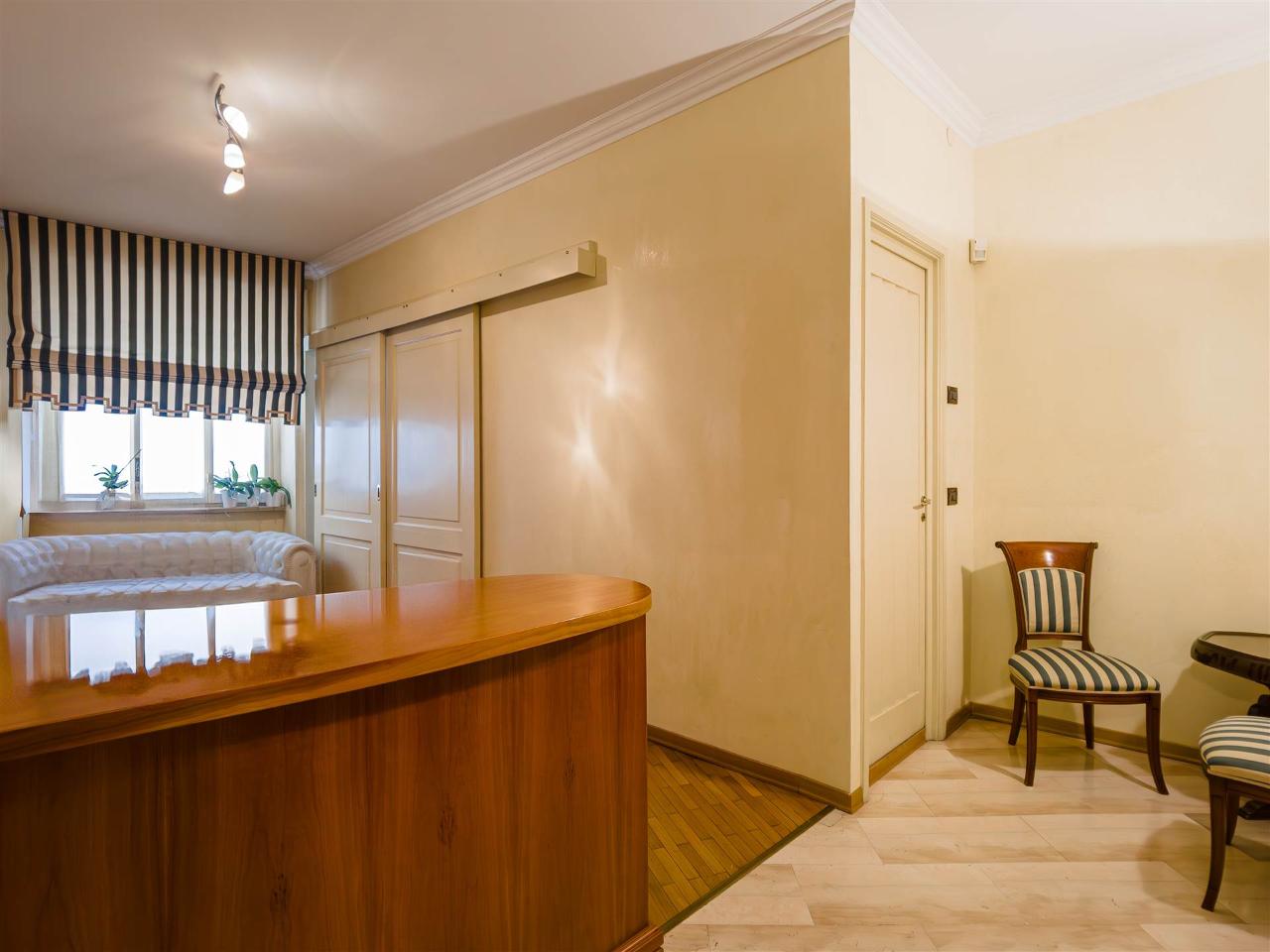 appartamento in vendita a Torino in zona Cit Turin