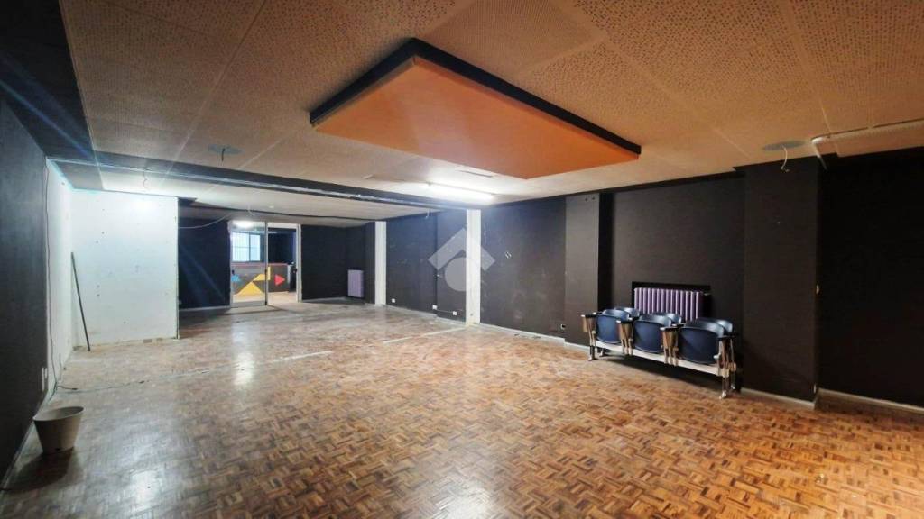 locale commerciale in vendita a Torino in zona Pozzo Strada