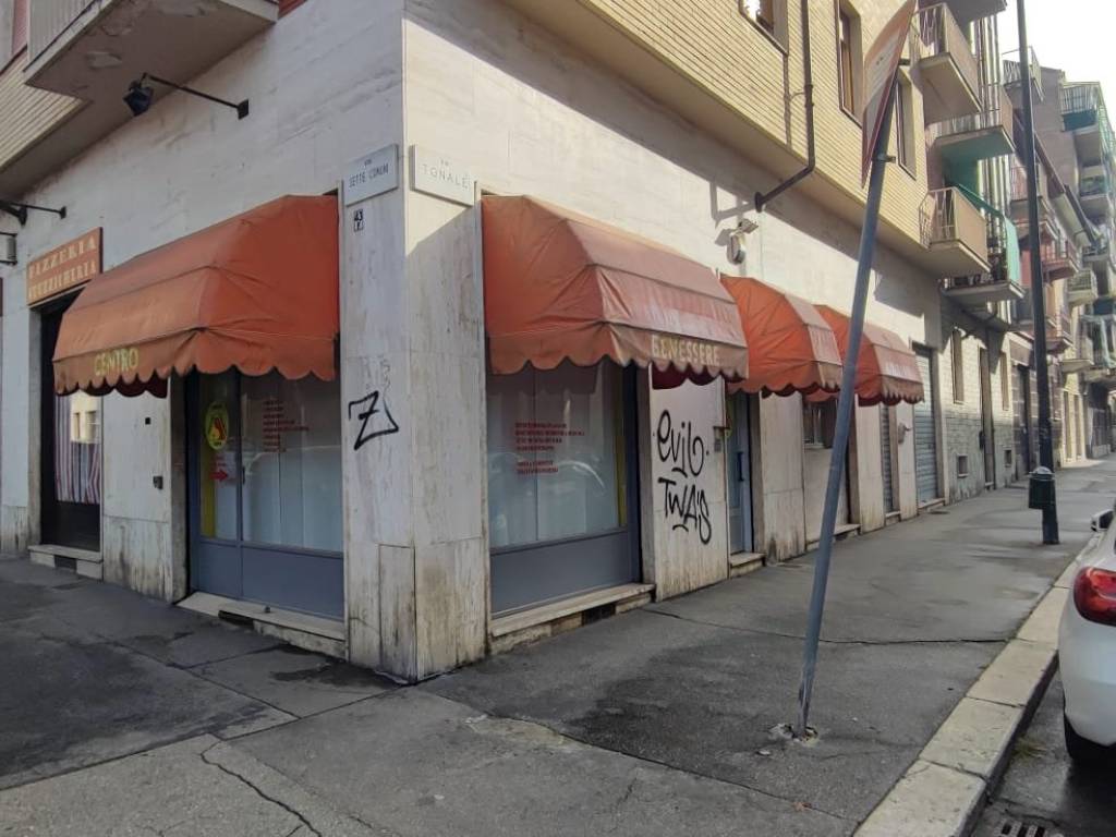 negozio in vendita a Torino in zona Mirafiori Sud