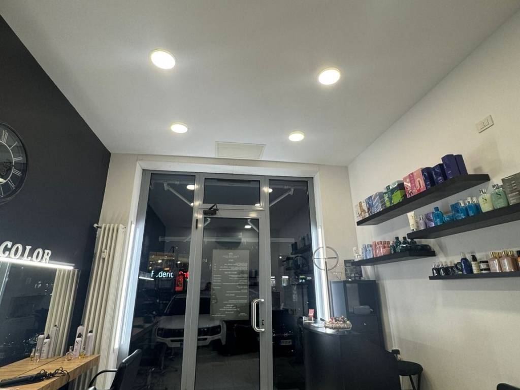 negozio in vendita a Torino in zona Santa Rita