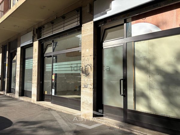 locale commerciale in vendita a Torino in zona Filadelfia