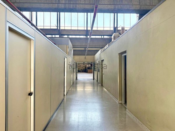 capannone in vendita a Torino in zona Lucento