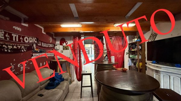 locale commerciale in vendita a Torino in zona San Salvario