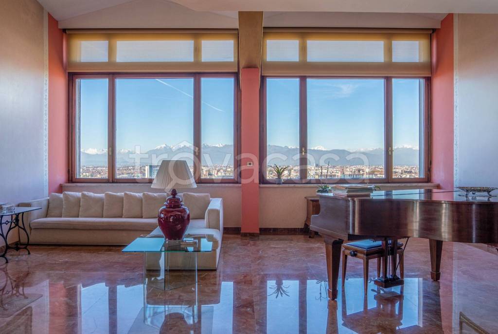 appartamento in vendita a Torino in zona Cavoretto