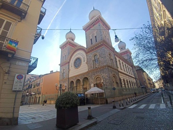 negozio in vendita a Torino in zona San Salvario
