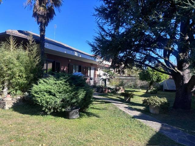 casa indipendente in vendita a Torino in zona Mirafiori Sud