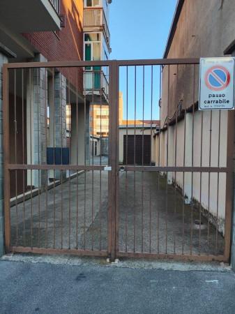 negozio in vendita a Torino in zona Mirafiori Nord