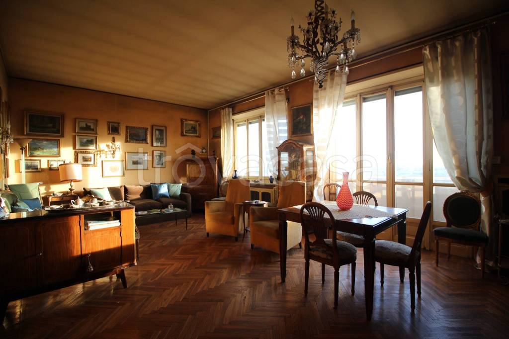 appartamento in vendita a Torino in zona Cit Turin