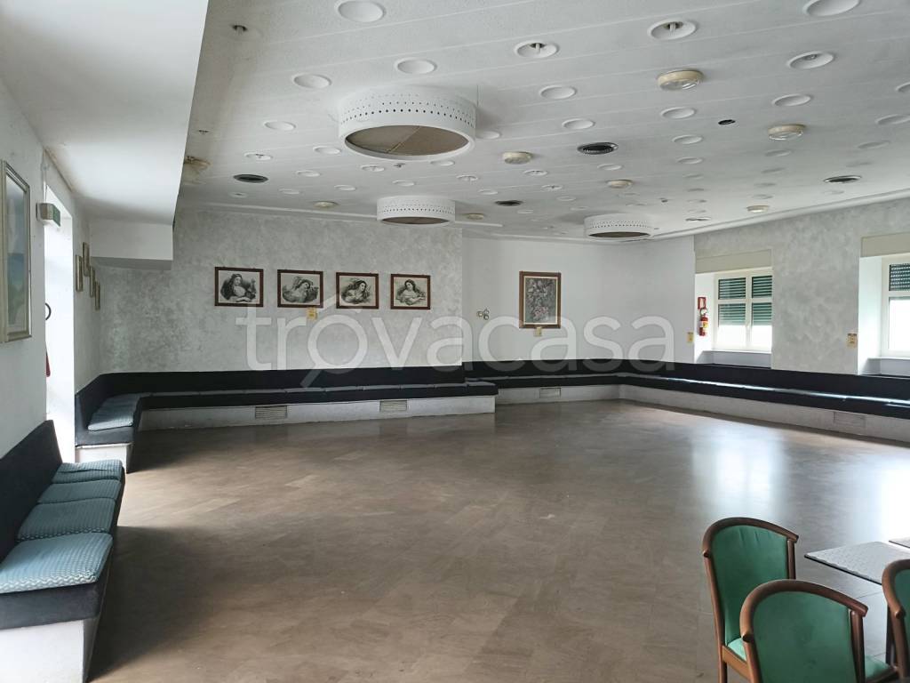 negozio in vendita a Torino in zona Val Salice