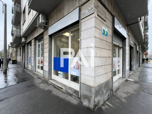 negozio in vendita a Torino in zona Madonna di Campagna