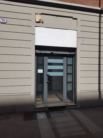 negozio in vendita a Torino in zona Lingotto