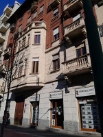 negozio in vendita a Torino in zona San Donato