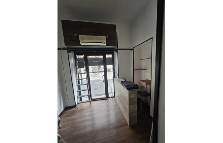 negozio in vendita a Torino in zona Santa Rita