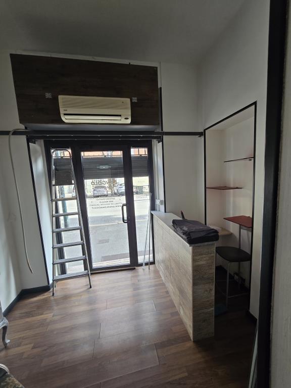 negozio in vendita a Torino in zona Santa Rita