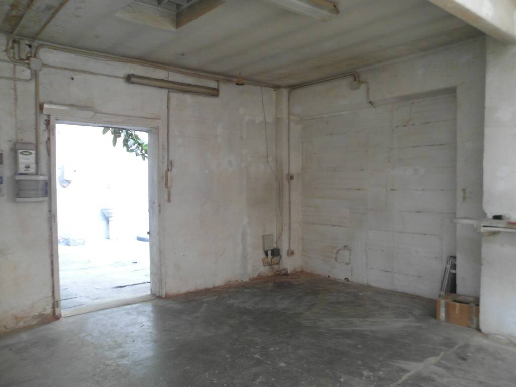 negozio in vendita a Torino in zona Aurora