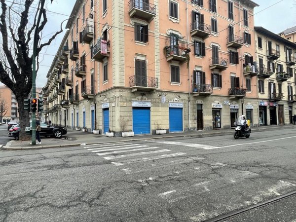 negozio in vendita a Torino in zona Madonna di Campagna