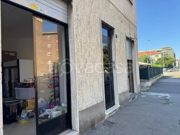 negozio in vendita a Torino in zona Regio Parco